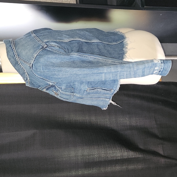 Lucky Brand "Tomboy Trucker" Distressed Denim Jacket Size M - Picture 2 of 10